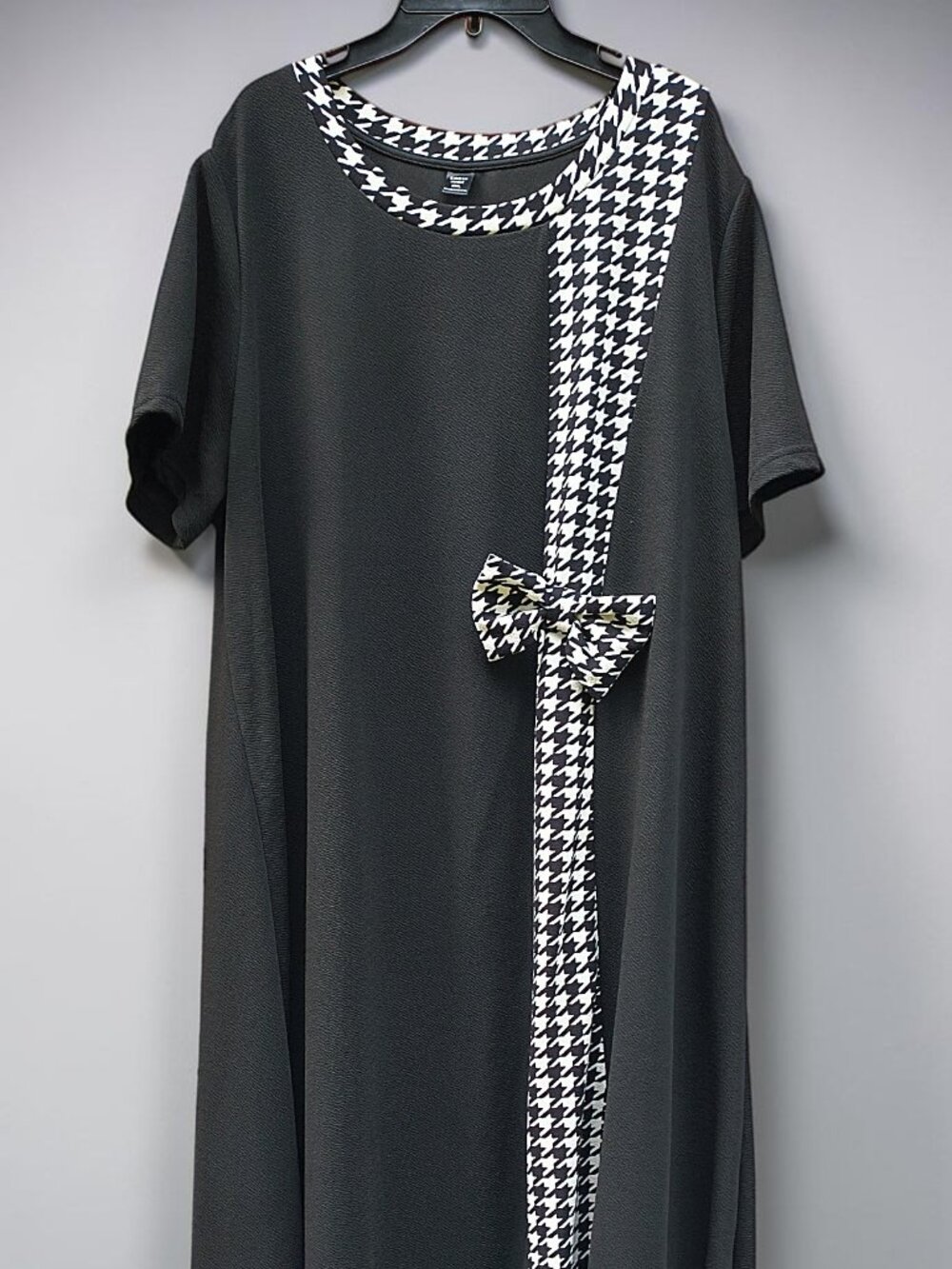 Chic Black Maxi Dress with Houndstooth Accent Bow | Short Sleeve Statement Dress